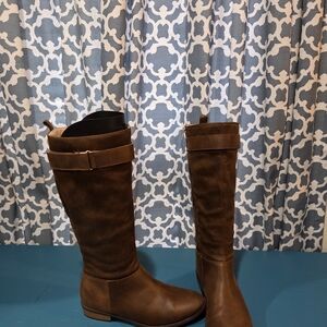 Chic Tan Knee-High Boots